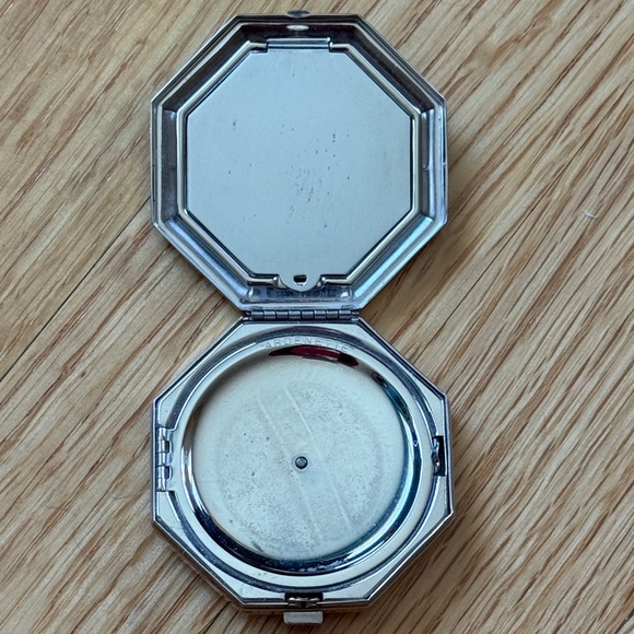 2 Vintage Compacts Elizabeth Arden (Octagon) and Dorset Fifth Avenue (Square) - Picture 6 of 12
